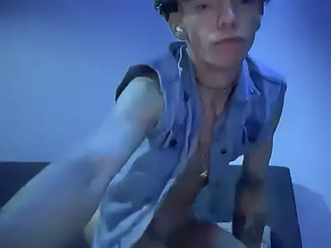 BrunoTwinkXXL online show from November 2025 11:18:02 PM