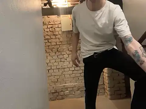 BrunoTwinkXXL online show from January 2026 11:53:01 PM