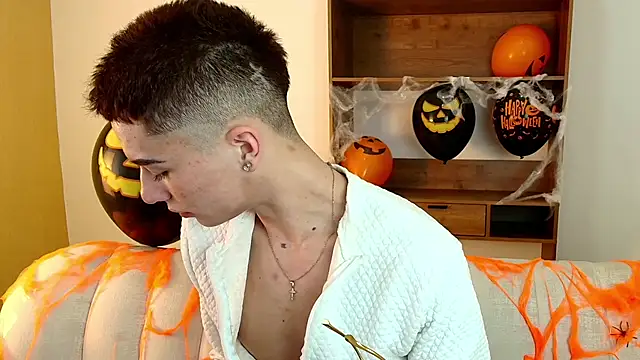 Snapshot of MatheoMontclair chatting on October 2025 08:44:02 PM MatheoMontclair online show from October 2025 08:44:02 PM