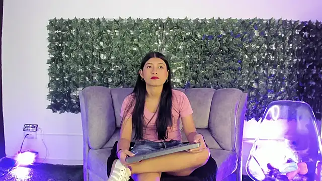 YeseniaRodriguez3 online show from July 2026 12:46:02 PM