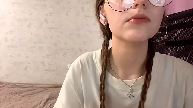 AliceStacy online show from November 2025 08:48:02 AM