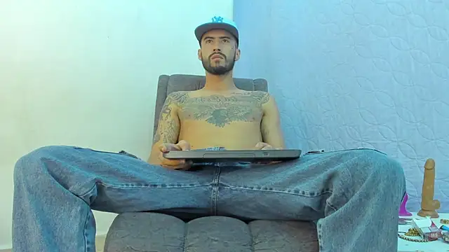 Snapshot of harold_777 chatting on April 2026 01:00:02 AM harold 777 online show from April 2026 01:00:02 AM