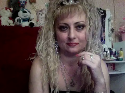 xHot Amazonq online show from November 2025 07:49:02 PM