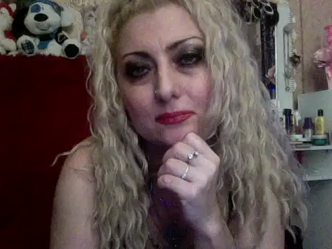 xHot Amazonq online show from November 2025 06:29:01 PM