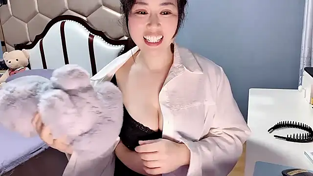 yaoyao22678 online show from February 2026 02:10:01 PM