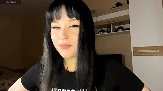 Snapshot of LaurenOveson chatting on October 2025 07:23:01 AM LaurenOveson online show from October 2025 07:23:01 AM