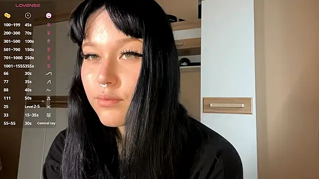 Snapshot of LaurenOveson chatting on November 2025 10:16:01 AM LaurenOveson online show from November 2025 10:16:01 AM