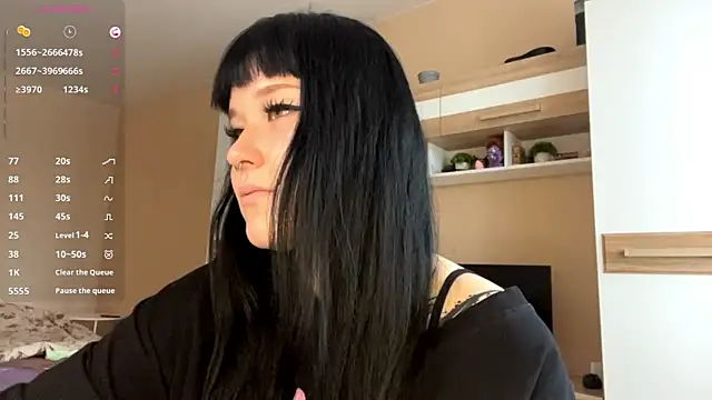 Snapshot of LaurenOveson chatting on December 2025 08:12:01 AM LaurenOveson online show from December 2025 08:12:01 AM