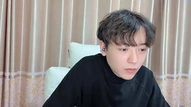 xiaoxiao1025 online show from October 2025 12:29:01 PM