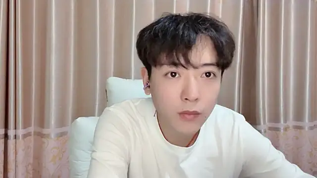 xiaoxiao1025 online show from October 2025 01:23:02 PM