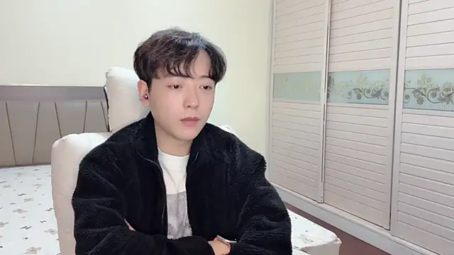 xiaoxiao1025 online show from November 2025 12:15:01 PM