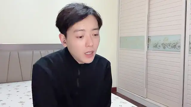 xiaoxiao1025 online show from December 2025 01:42:01 PM