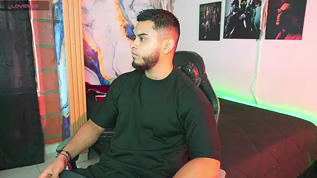 Tiler wolker online show from November 2025 08:33:02 PM