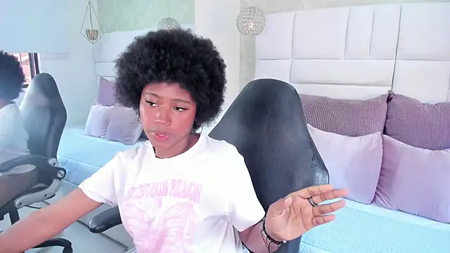 violeta ruizz online show from November 2025 05:39:02 PM