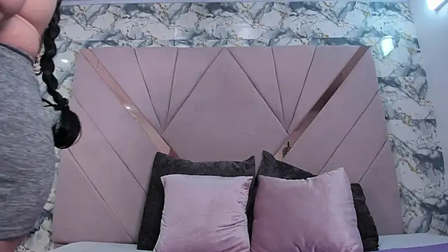 naomy sexy  online show from December 2025 12:45:01 PM