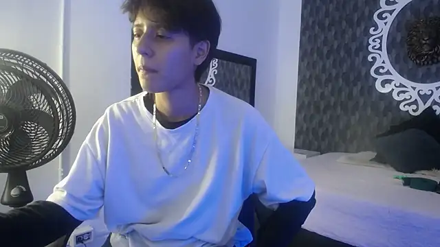 Ghost  Girl  online show from November 2025 01:30:02 AM