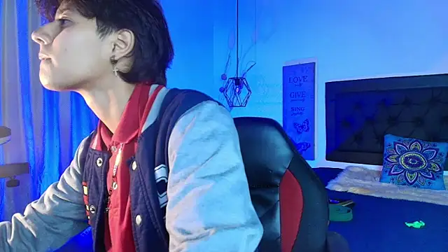 Ghost  Girl  online show from November 2025 01:49:01 AM