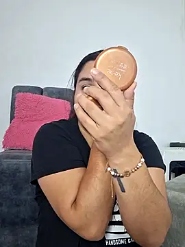 Mia fox29 online show from November 2025 10:45:02 AM