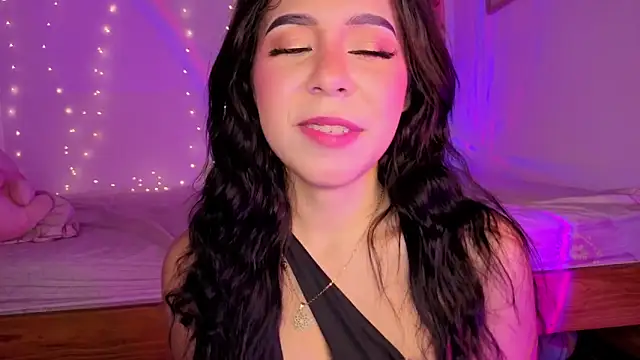 Miia330 online show from November 2025 07:30:02 AM