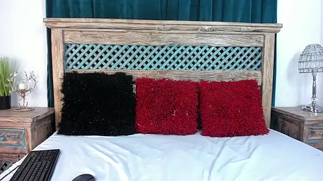 Cassandra Armani online show from February 2026 01:59:02 AM