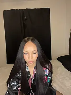 nikkiloveee online show from November 2025 12:00:01 AM