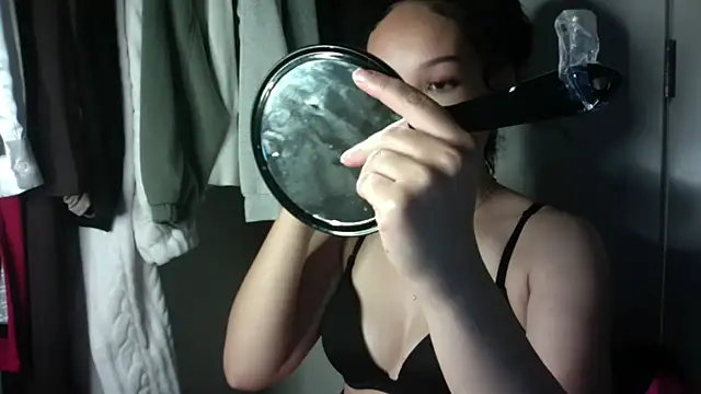 nikkiloveee online show from December 2025 05:55:02 AM