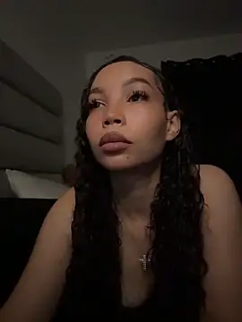 Snapshot of nikkiloveee chatting on April 2026 05:32:02 AM nikkiloveee online show from April 2026 05:32:02 AM