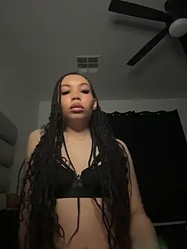 Snapshot of nikkiloveee chatting on June 2026 05:21:01 AM nikkiloveee online show from June 2026 05:21:01 AM