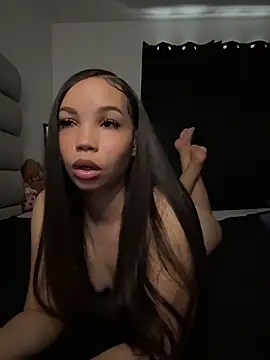 Snapshot of nikkiloveee chatting on July 2026 05:17:02 PM nikkiloveee online show from July 2026 05:17:02 PM