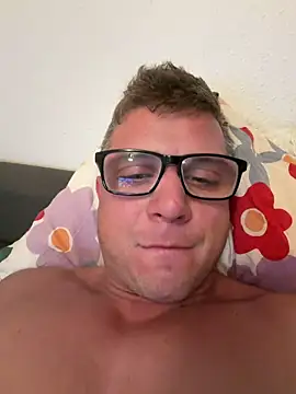 Snapshot of PolishBoy1995 chatting on May 2026 08:18:01 PM PolishBoy1995 online show from May 2026 08:18:01 PM