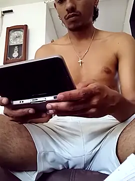 SkinniYamo online show from March 2026 07:30:01 PM