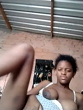 Snapshot of Blondecurv24 chatting on November 2025 01:28:01 PM Blondecurv24 online show from November 2025 01:28:01 PM