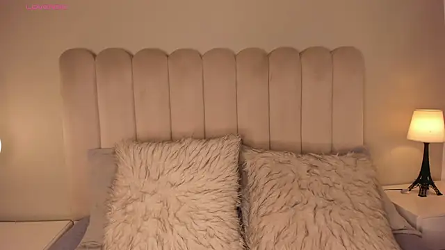 Snapshot of Melanie_hillz chatting on March 2026 07:20:02 PM Melanie hillz online show from March 2026 07:20:02 PM