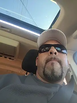 Snapshot of Tincho1051 chatting on March 2026 01:48:02 PM Tincho1051 online show from March 2026 01:48:02 PM