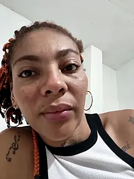 Snapshot of leona_sumiza chatting on October 2025 08:33:02 PM leona sumiza online show from October 2025 08:33:02 PM