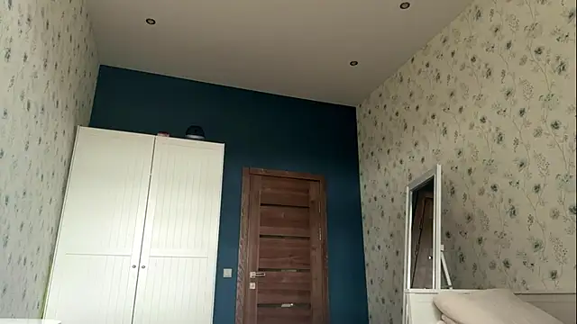 Snapshot of EastLuna chatting on October 2025 07:12:02 AM EastLuna online show from October 2025 07:12:02 AM