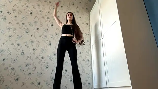 Snapshot of EastLuna chatting on October 2025 07:21:02 AM EastLuna online show from October 2025 07:21:02 AM