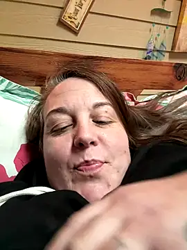 yessiperez online show from October 2025 09:21:02 PM