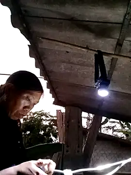 Snapshot of bella-la chatting on December 2025 10:44:02 AM bella-la online show from December 2025 10:44:02 AM