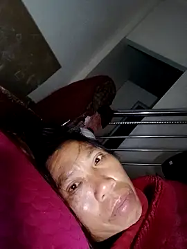 Snapshot of bella-la chatting on December 2025 10:50:01 PM bella-la online show from December 2025 10:50:01 PM