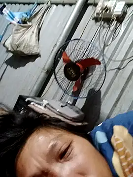 Snapshot of bella-la chatting on December 2025 11:01:02 PM bella-la online show from December 2025 11:01:02 PM