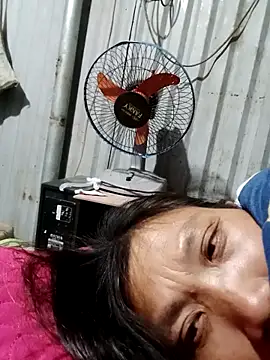 Snapshot of bella-la chatting on December 2025 11:07:01 AM bella-la online show from December 2025 11:07:01 AM