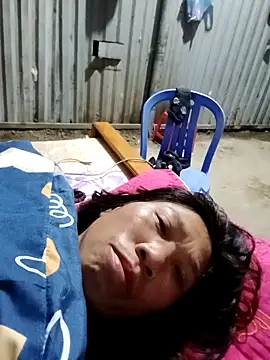 Snapshot of bella-la chatting on December 2025 11:13:02 PM bella-la online show from December 2025 11:13:02 PM