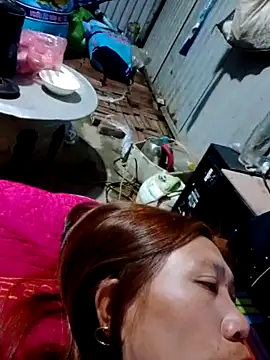 Snapshot of bella-la chatting on February 2026 12:10:01 PM bella-la online show from February 2026 12:10:01 PM