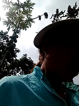 Snapshot of bella-la chatting on February 2026 05:44:02 AM bella-la online show from February 2026 05:44:02 AM