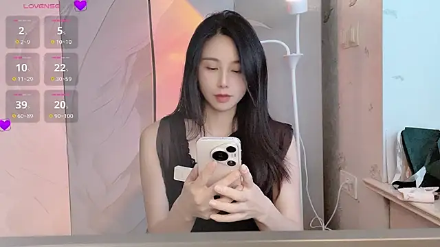 TwTneii online show from October 2025 05:44:02 AM