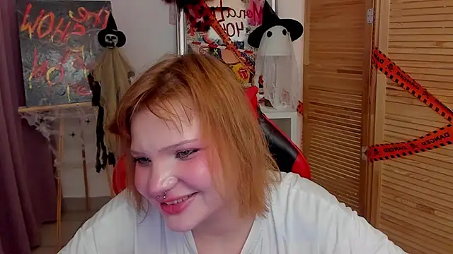 Snapshot of babyyullii chatting on October 2025 08:38:01 AM babyyullii online show from October 2025 08:38:01 AM