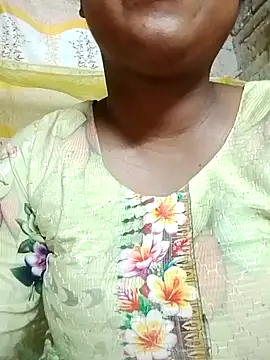 Snapshot of Liza0103 chatting on April 2026 05:05:02 PM Liza0103 online show from April 2026 05:05:02 PM