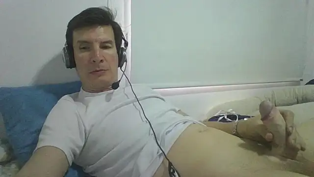 carliesexyman online show from December 2025 10:06:02 PM