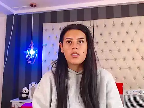 Camile Petite online show from November 2025 07:27:01 PM